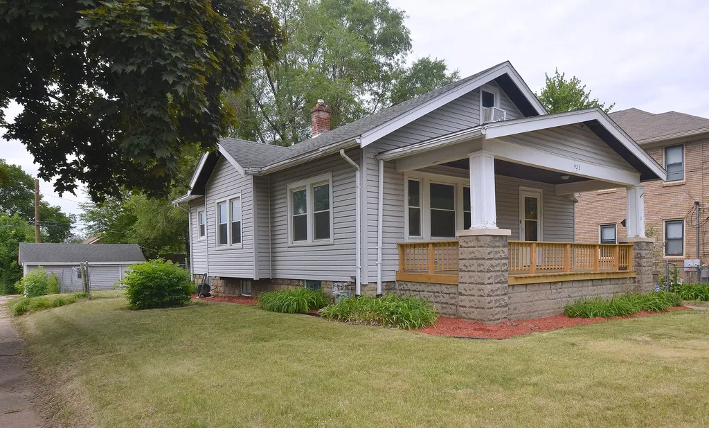 923 17TH Street Rockford IL 61104