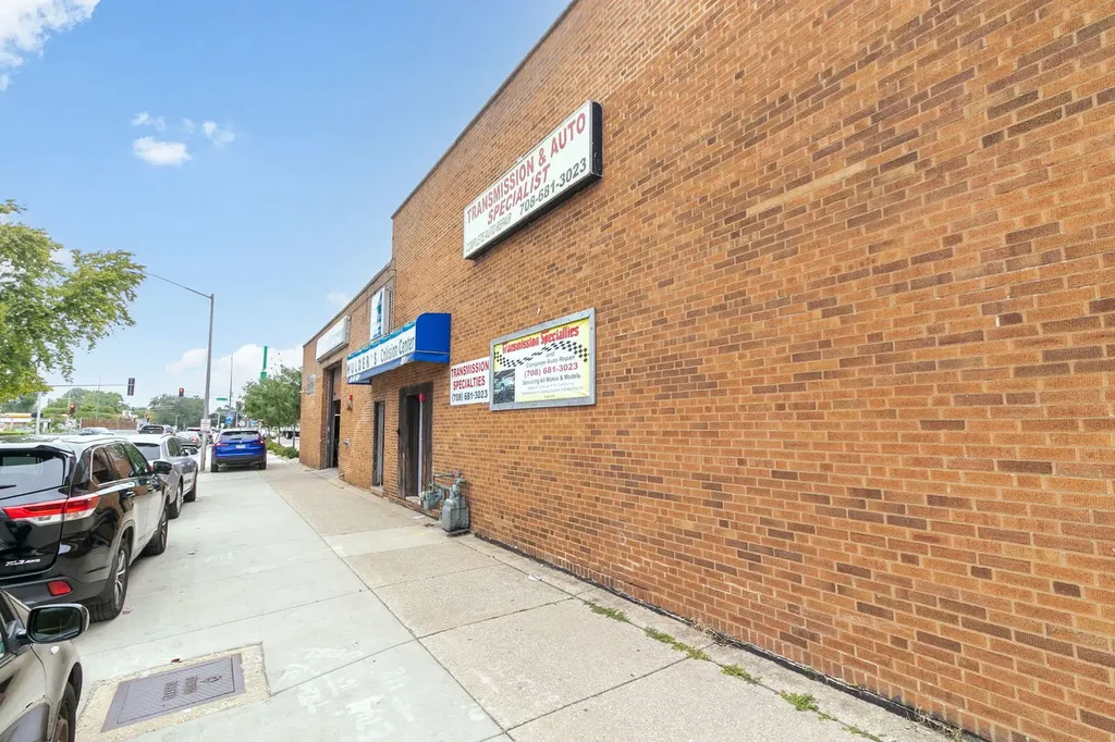 1825 South 17th Avenue Broadview IL 60155