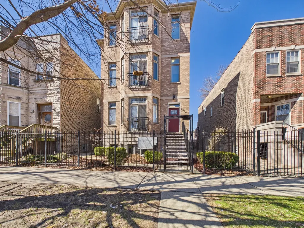 4336 South Saint Lawrence Avenue Chicago IL 60653