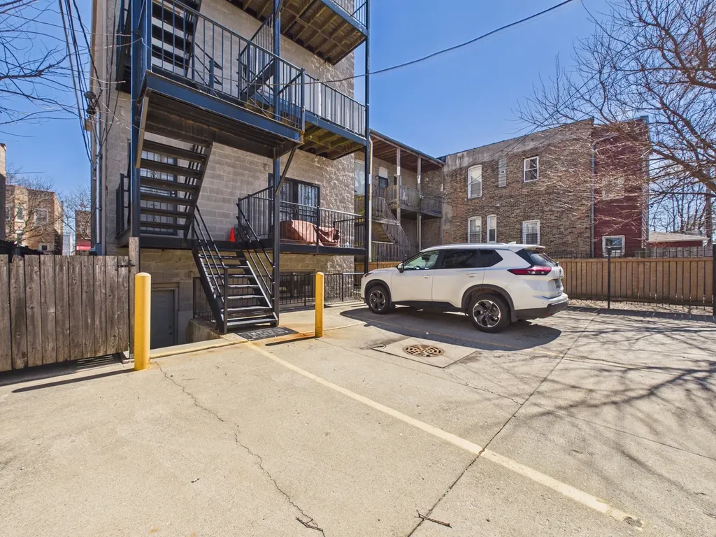 4336 South Saint Lawrence Avenue Chicago IL 60653