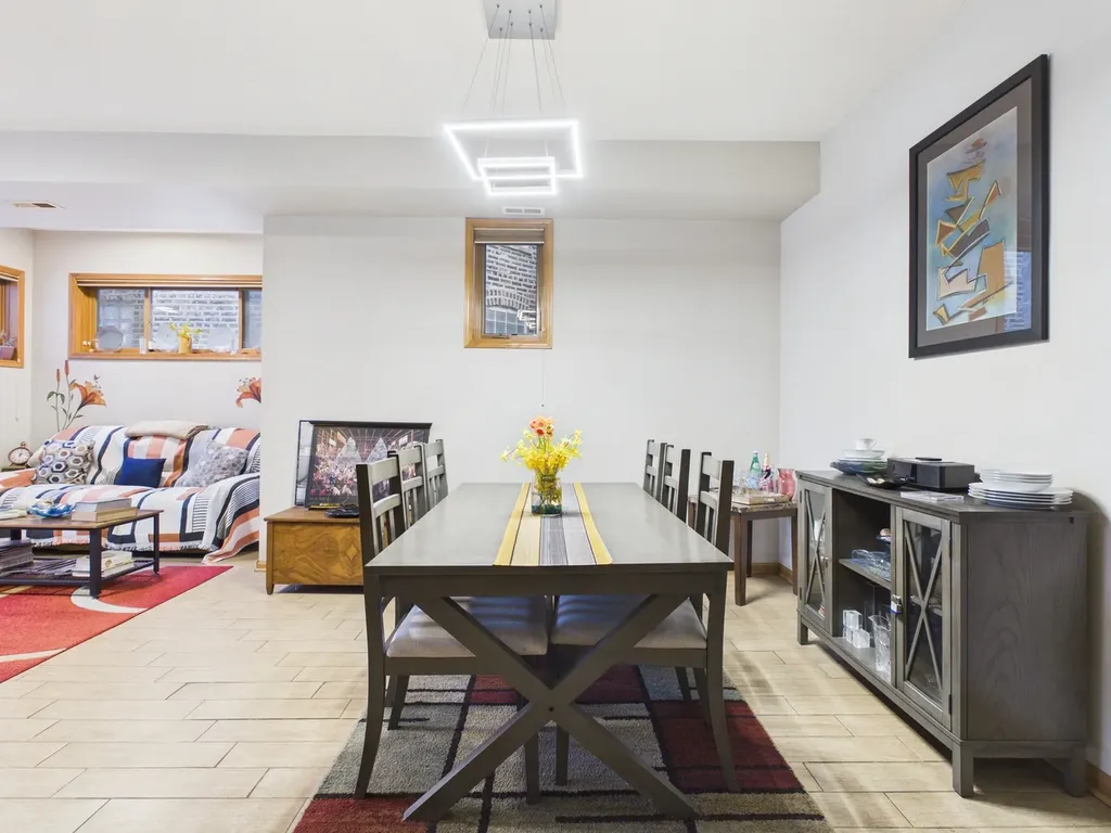 4336 South Saint Lawrence Avenue Chicago IL 60653