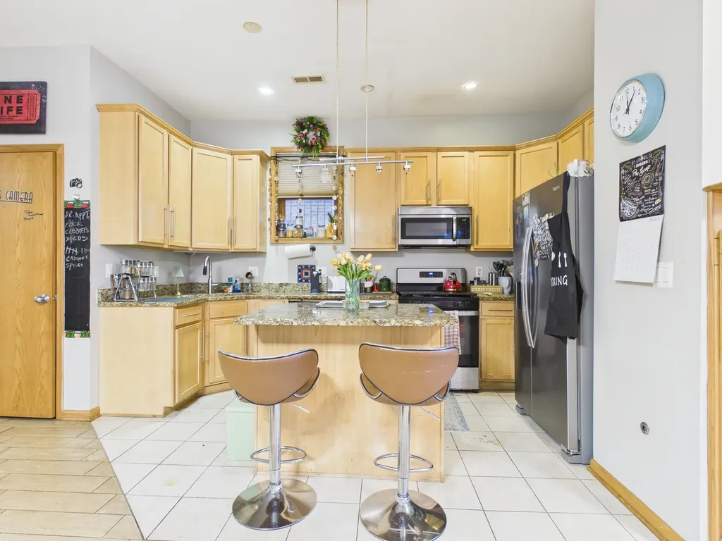 4336 South Saint Lawrence Avenue Chicago IL 60653