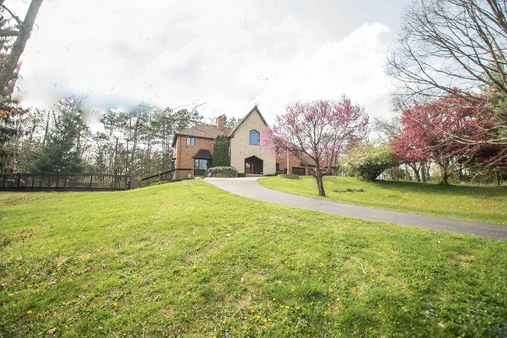 1131 Fourth Avenue Dixon IL 61021
