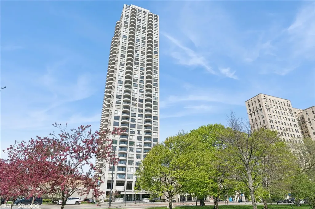 2020 North Lincoln Park West Street Chicago IL 60614