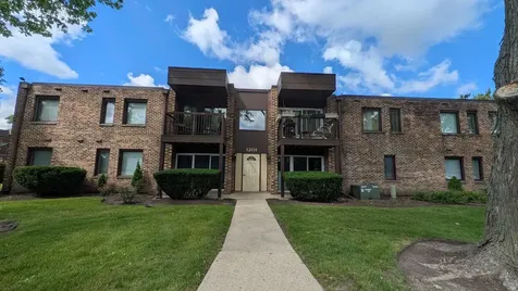 1201 Pleasant Run Drive Wheeling IL 60090