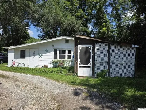 1717 North 4th Quincy IL 62301