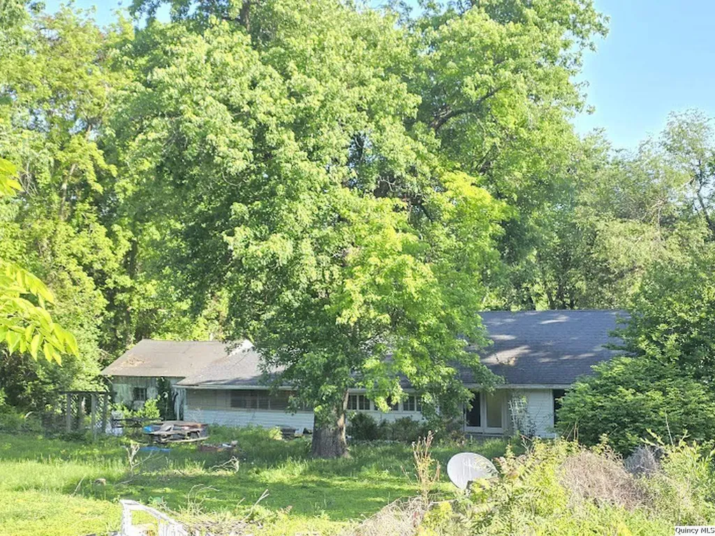 1715 North 4th Quincy IL 62301