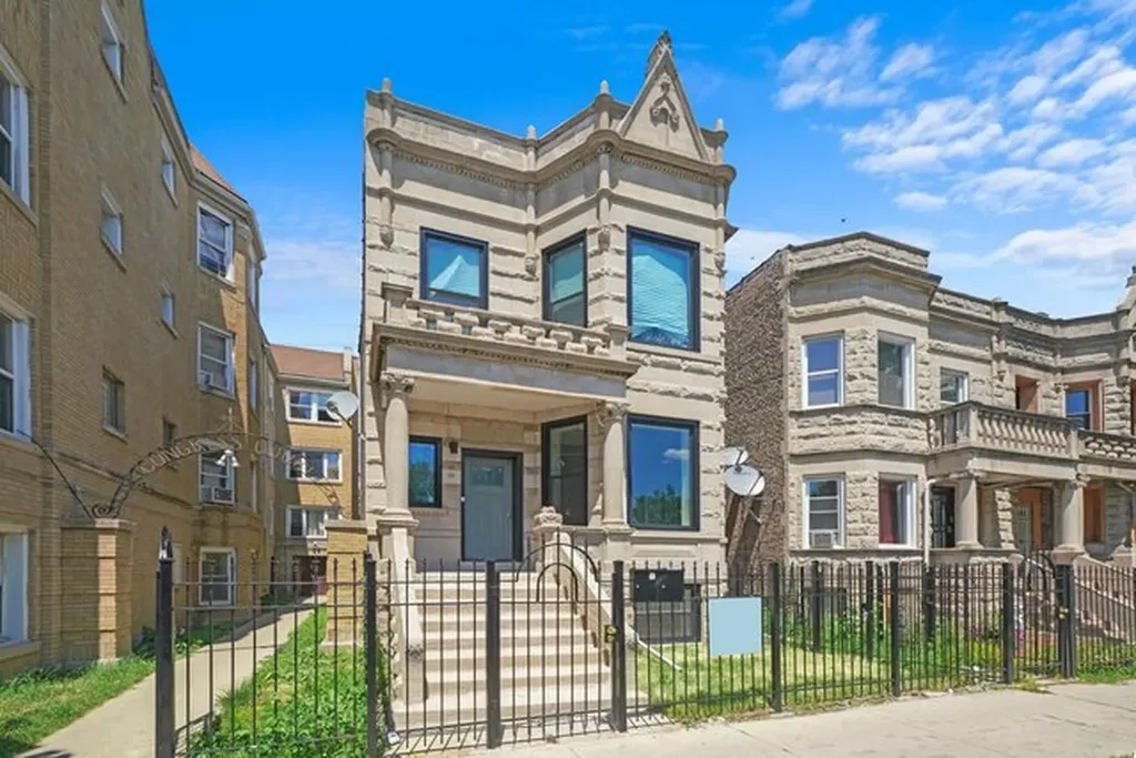 3912 West Congress Parkway Chicago IL 60624