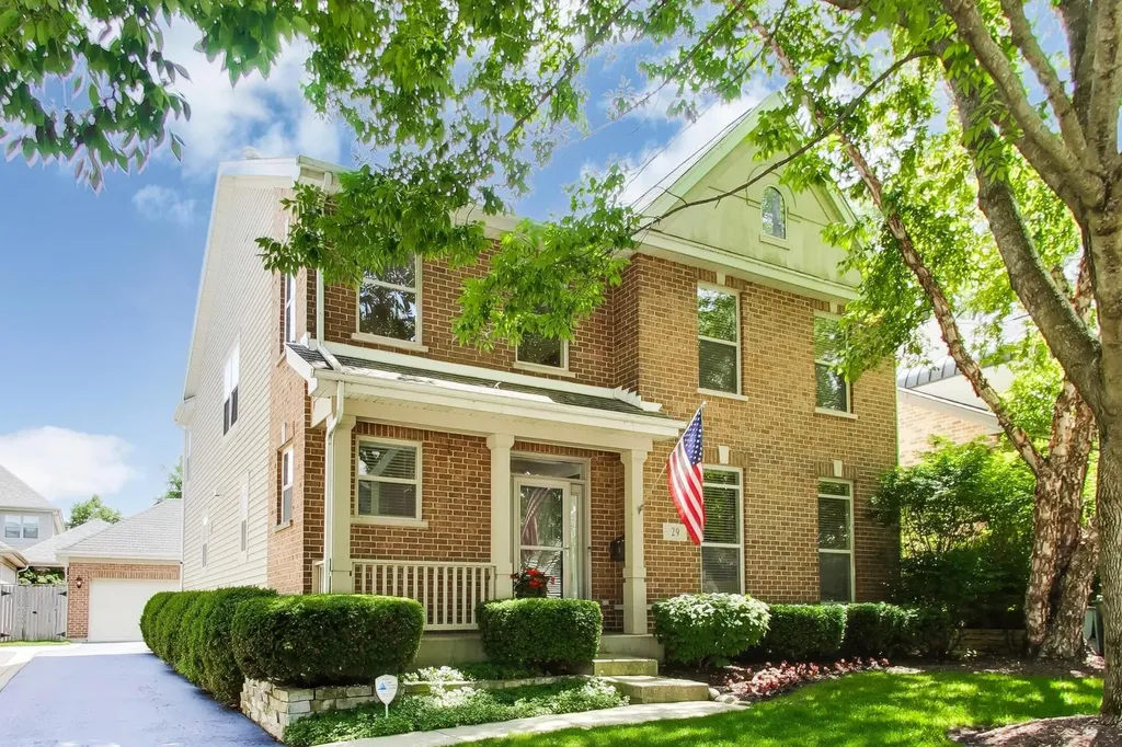 29 Pralls Loop Highwood IL 60040
