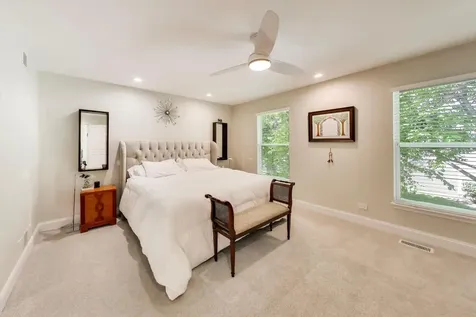 29 Pralls Loop Highwood IL 60040