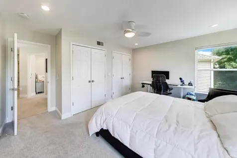 29 Pralls Loop Highwood IL 60040