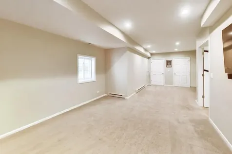 29 Pralls Loop Highwood IL 60040