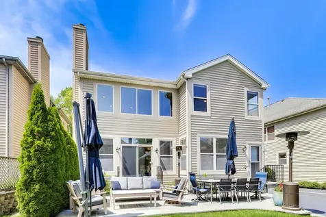 29 Pralls Loop Highwood IL 60040