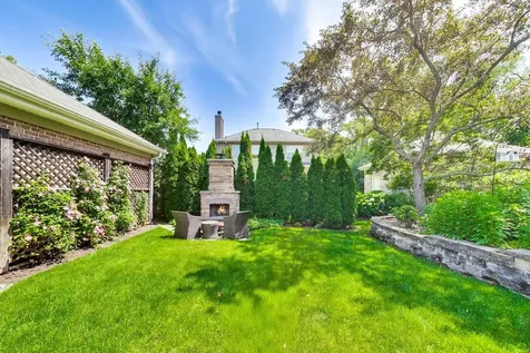 29 Pralls Loop Highwood IL 60040