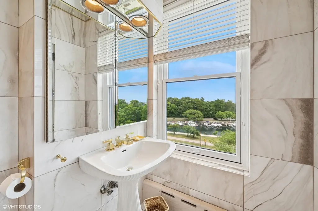3500 North Lake Shore Drive Chicago IL 60657