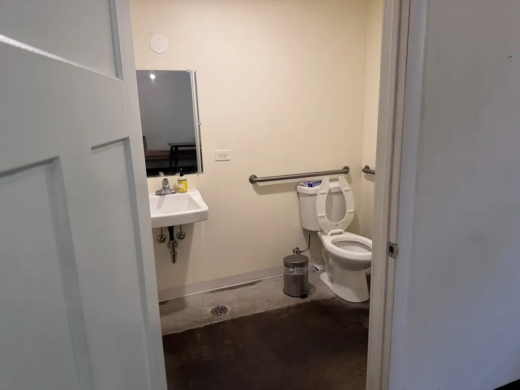 869 North Larrabee Street Chicago IL 60610