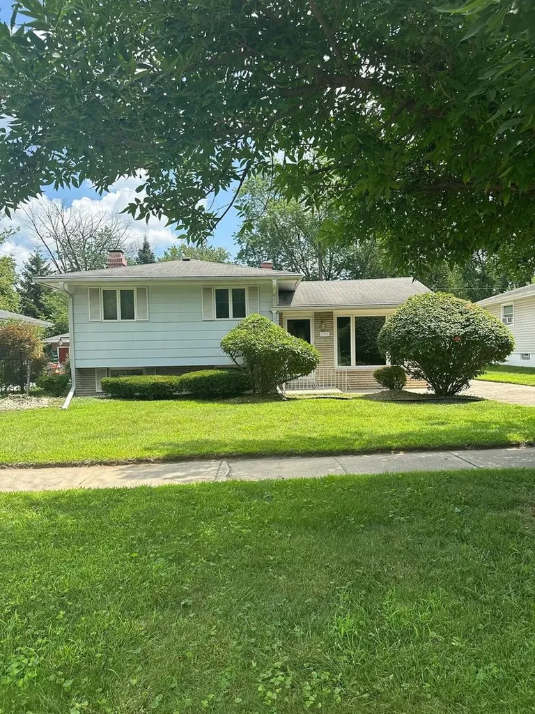 17871 Locust Street Lansing IL 60438