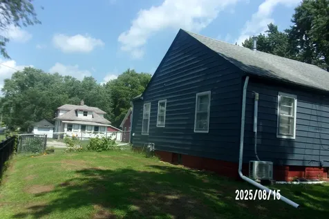 427 East Oak Street Watseka IL 60970