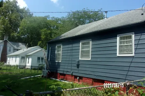 427 East Oak Street Watseka IL 60970