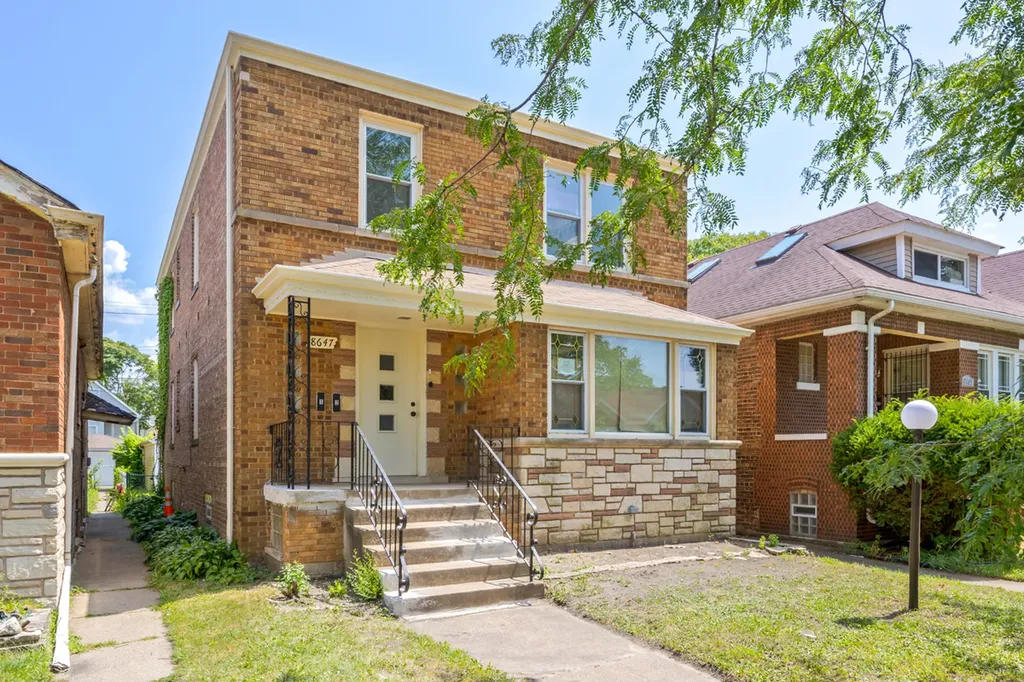 8647 South Kingston Avenue Chicago IL 60617