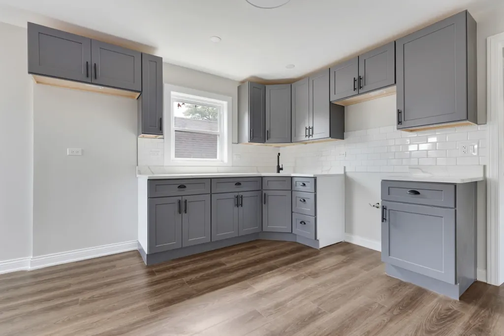 8647 South Kingston Avenue Chicago IL 60617