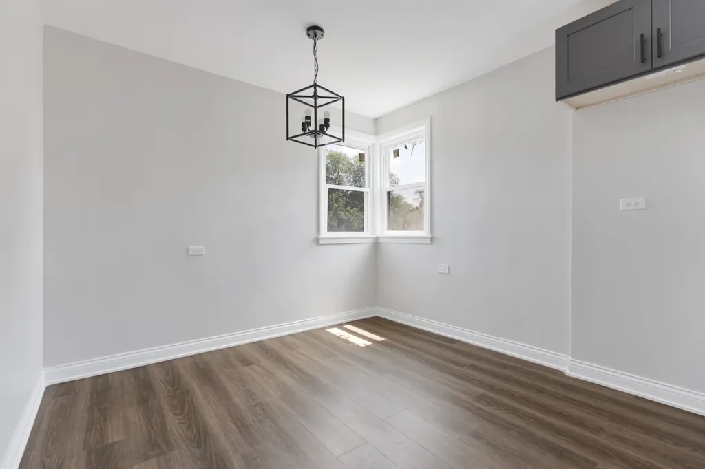 8647 South Kingston Avenue Chicago IL 60617