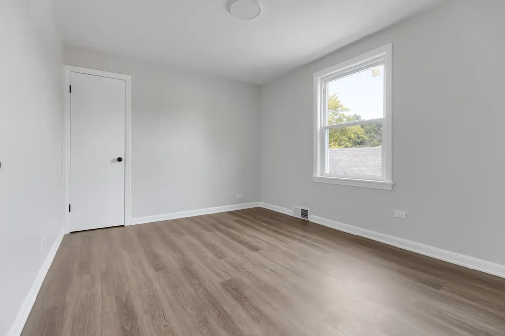 8647 South Kingston Avenue Chicago IL 60617