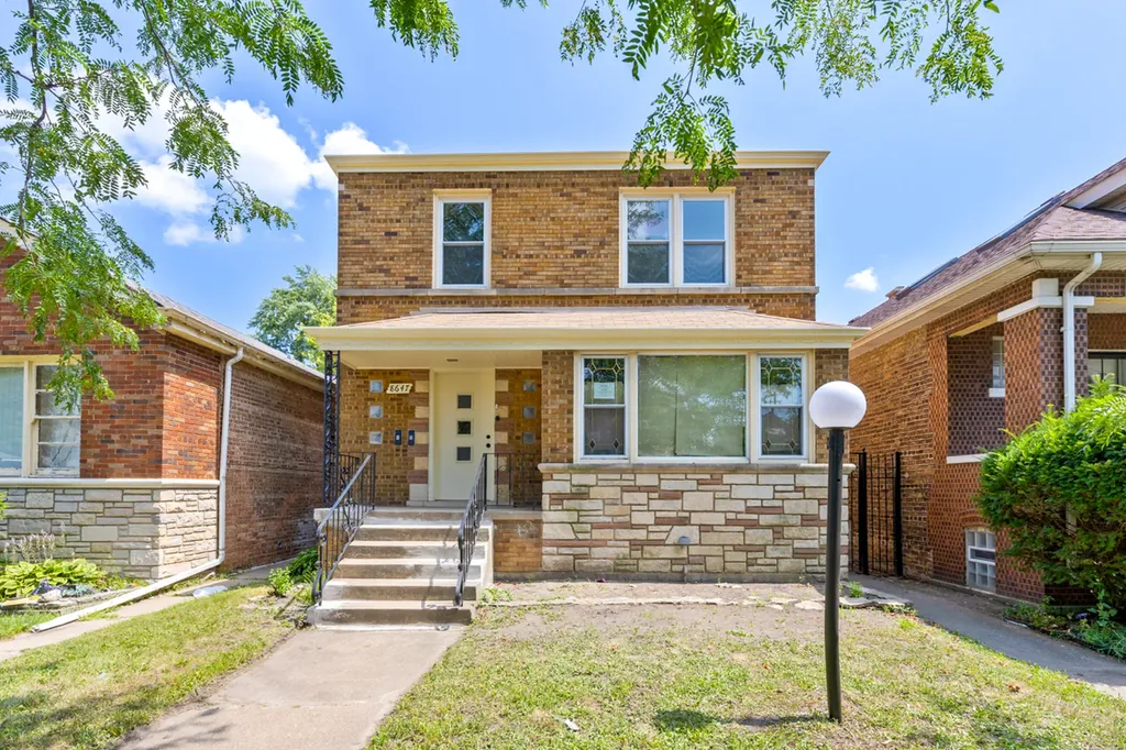 8647 South Kingston Avenue Chicago IL 60617