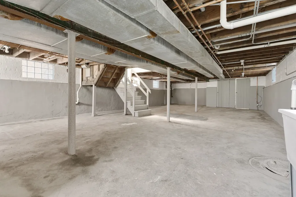 8647 South Kingston Avenue Chicago IL 60617