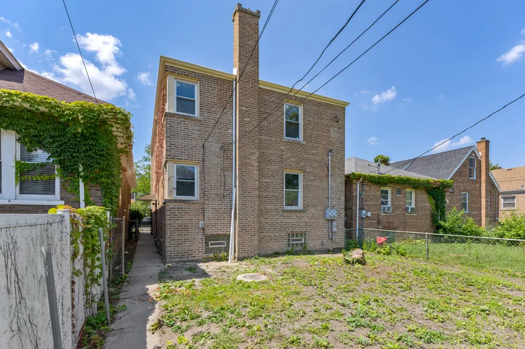 8647 South Kingston Avenue Chicago IL 60617