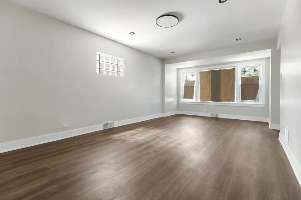 8647 South Kingston Avenue Chicago IL 60617