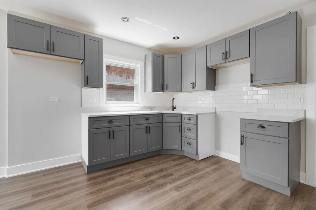 8647 South Kingston Avenue Chicago IL 60617