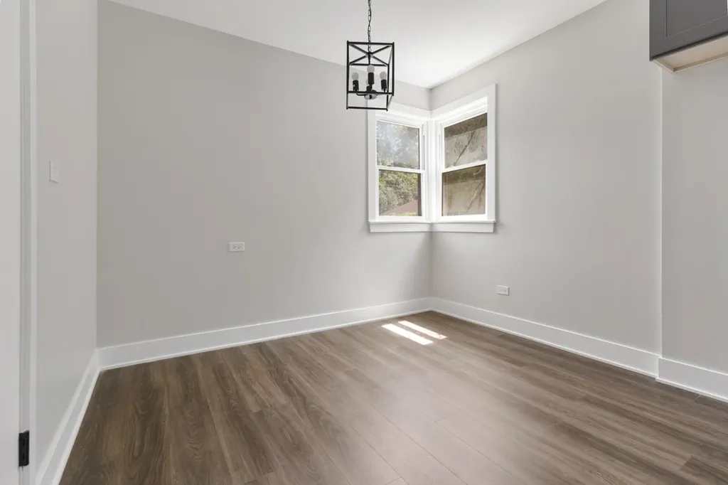 8647 South Kingston Avenue Chicago IL 60617