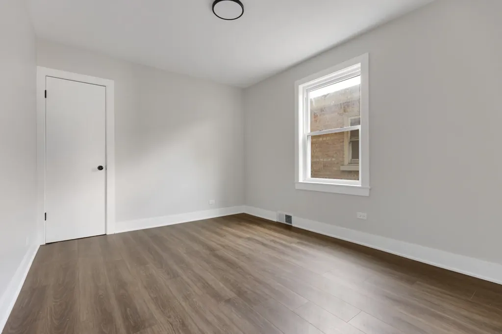 8647 South Kingston Avenue Chicago IL 60617