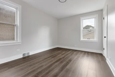 8647 South Kingston Avenue Chicago IL 60617
