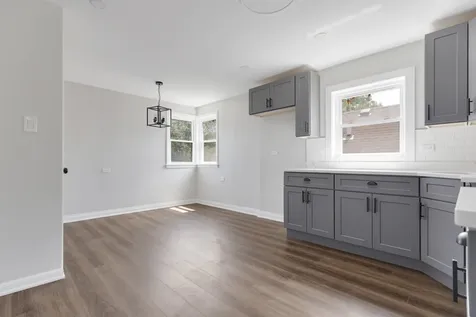 8647 South Kingston Avenue Chicago IL 60617