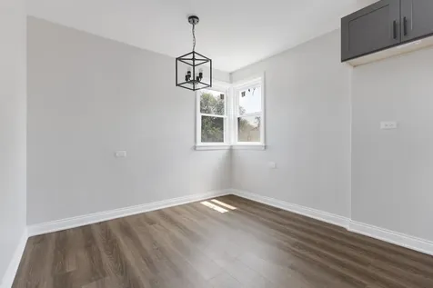 8647 South Kingston Avenue Chicago IL 60617