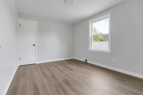 8647 South Kingston Avenue Chicago IL 60617