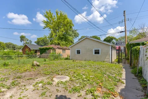 8647 South Kingston Avenue Chicago IL 60617