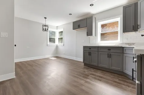 8647 South Kingston Avenue Chicago IL 60617