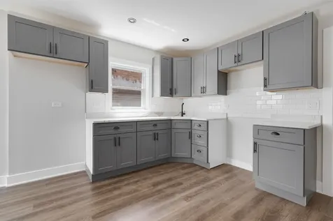 8647 South Kingston Avenue Chicago IL 60617