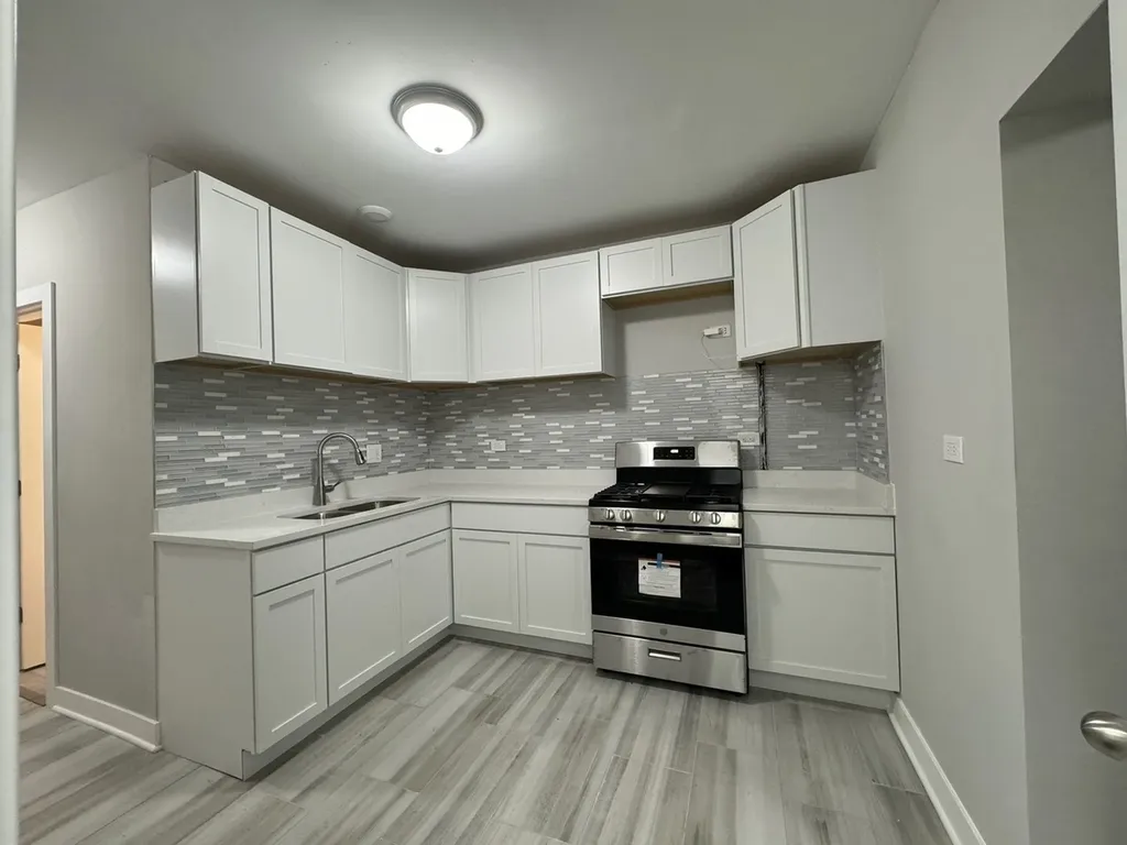 6830 South Michigan Avenue Chicago IL 60637