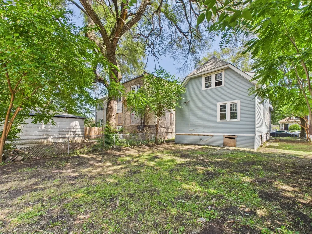 11922 South Perry Avenue Chicago IL 60628