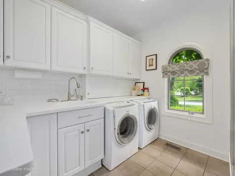 734 Highview Avenue Glen Ellyn IL 60137