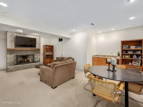 734 Highview Avenue Glen Ellyn IL 60137