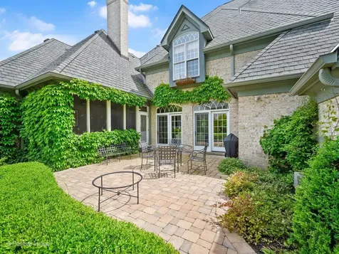 734 Highview Avenue Glen Ellyn IL 60137