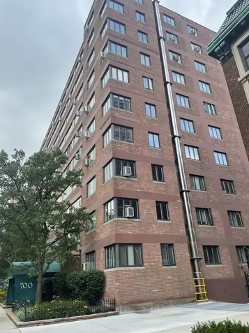 700 West Bittersweet Place Chicago IL 60613