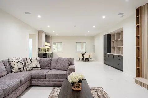 1914 Lee Street Des Plaines IL 60018