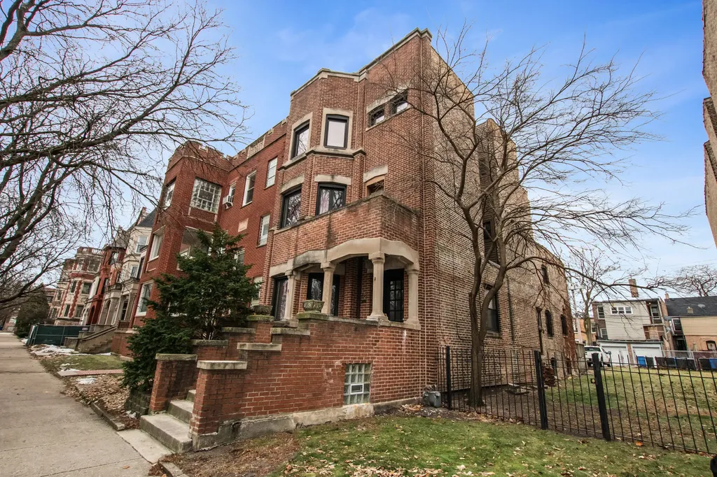 823 East Drexel Square Chicago IL 60615