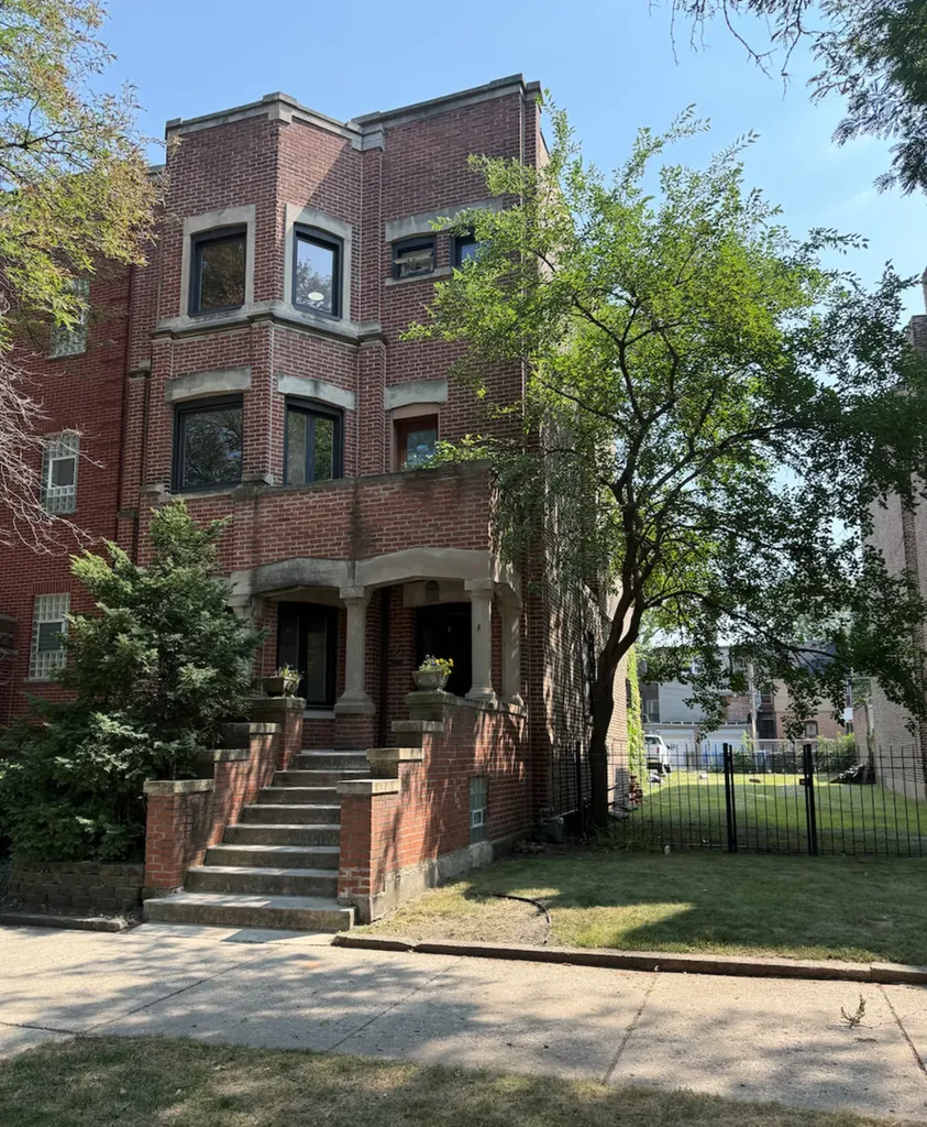 823 East Drexel Square Chicago IL 60615